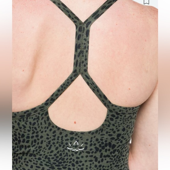 Beyond yoga printed crop performance tank - Picture 3 of 6